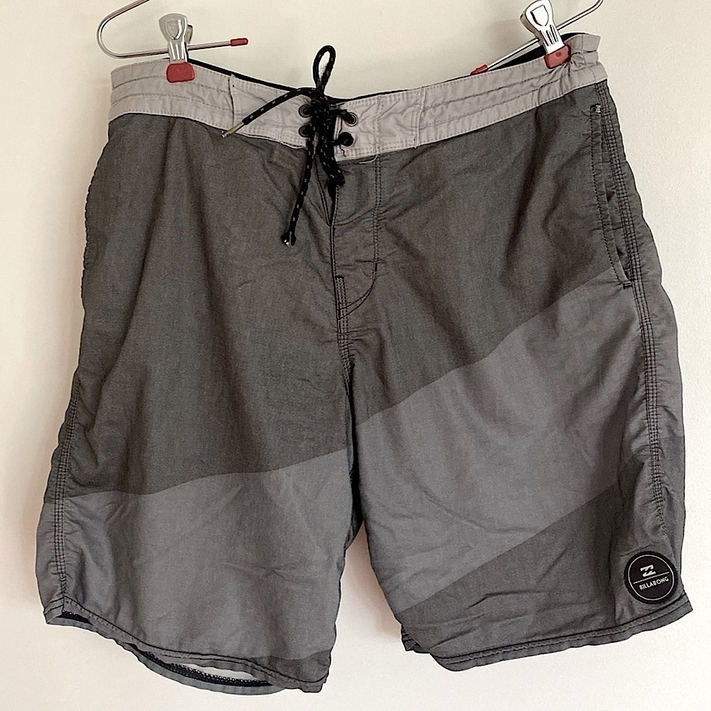 BILLABONG, grey men’s swim shorts size 32
